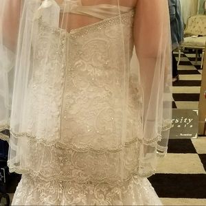Beautiful wedding dress never been used